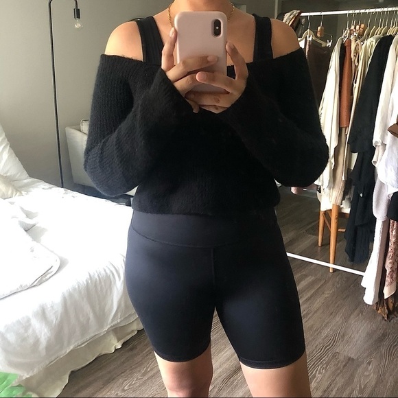 Express x Olivia Culpo Cropped Sweater in Black S - Picture 3 of 11